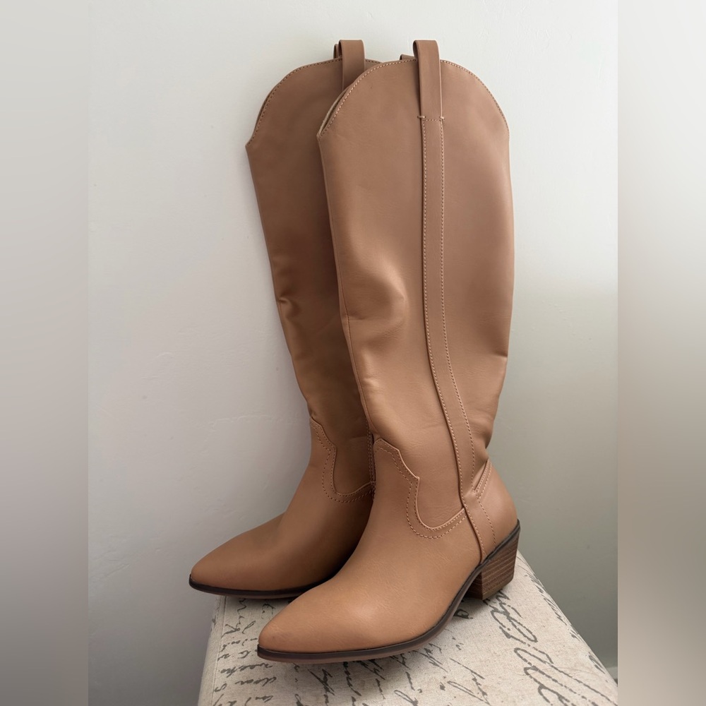 Universal threads tan/camel color knee high western boots
size:7